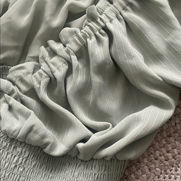 Light Green Ruffled Crop Top - Picture 2 of 2